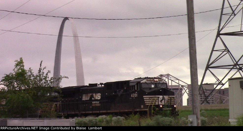 The arch and the train